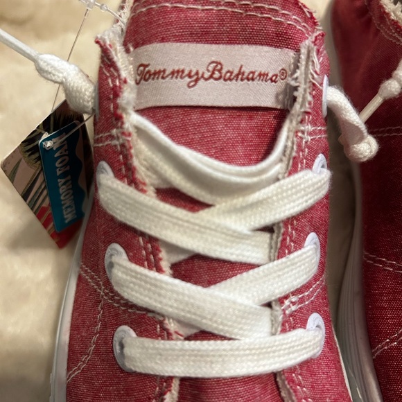 NEW…Tommy Bahama Red Canvas Sneakers women’s size 8.5 - Picture 7 of 13